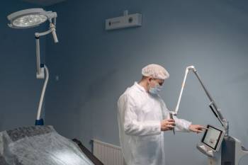 Фракційний CO₂-лазер як малоінвазивний метод лікування наслідків acne conglobata